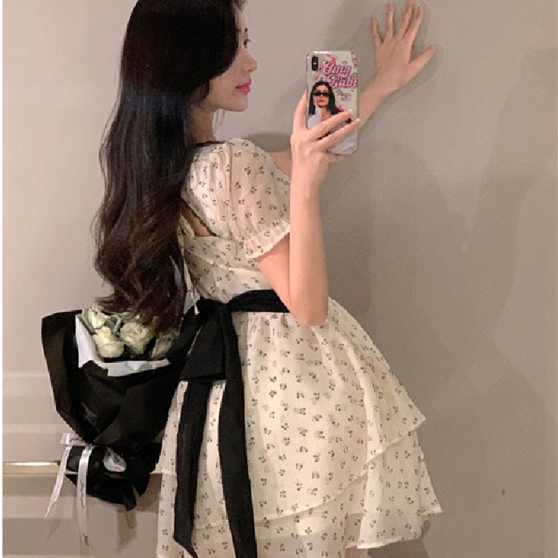 ชุดเดรสฤดูร้อนลายดอกไม้ย้อนยุค - Midi Skirt Floral บทวิจารณ์และราคา