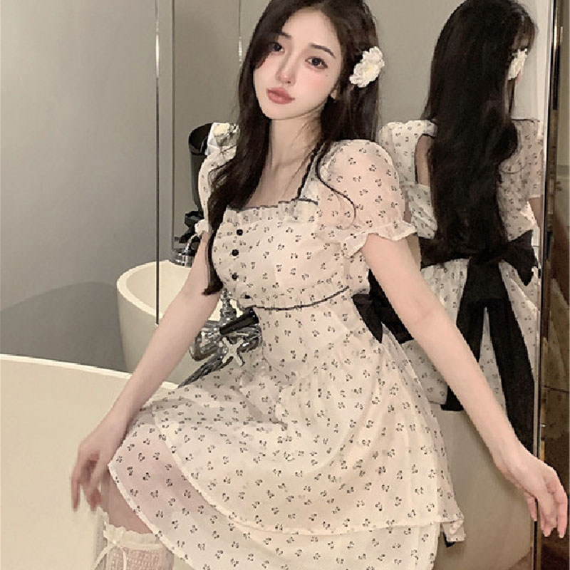ชุดเดรสฤดูร้อนลายดอกไม้ย้อนยุค - Midi Skirt Floral บทวิจารณ์และราคา